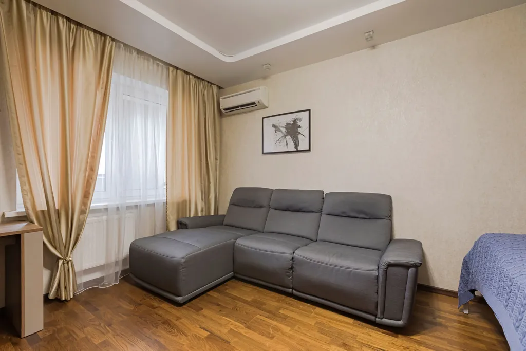 Современная уютная квартира с балконом рядом с метро и ТЦ