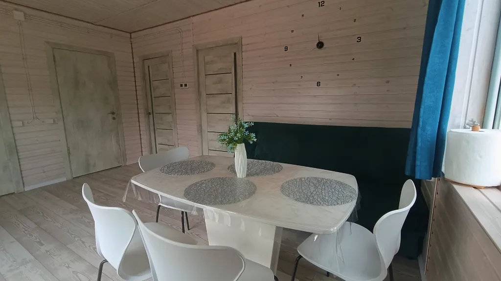 Дом на берегу озера