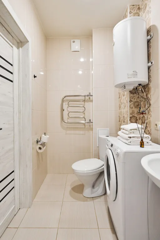 Студия у ЖД вокзала, в центре города