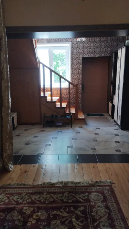 Частный дом с беседкой