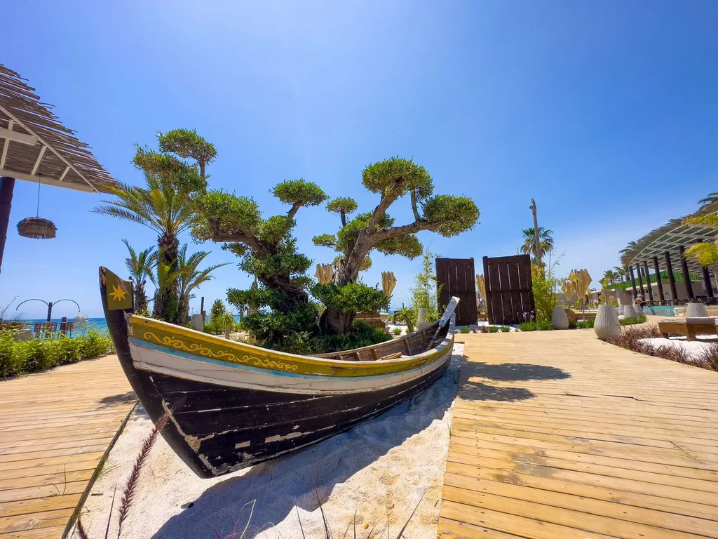 Azura World E с премиум инфраструктурой