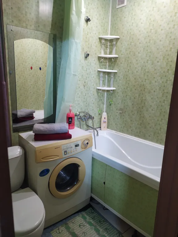 Светлая, уютная квартира с видом на аллею