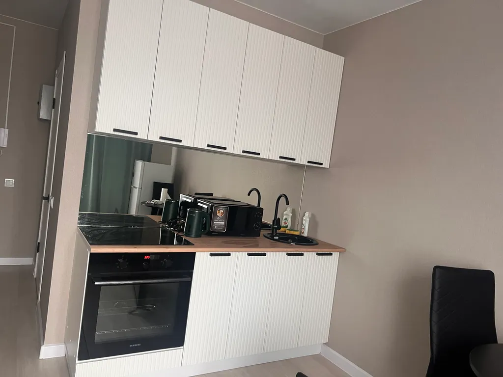 Квартира Уютная cтудия в нoвом жилoм комплекcе Краcноe яблокo — аренда посуточно в Пермь