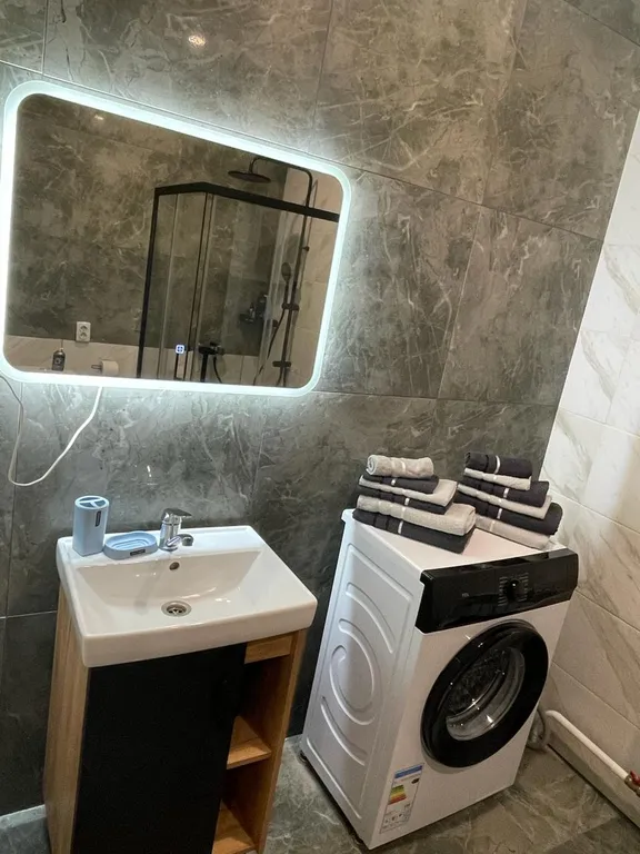 Благоустроенный просторный коттедж с видом на горы для большой компани