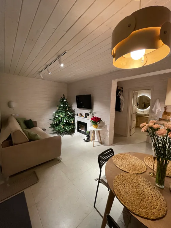 Уютный Cube House с видом на Волгу