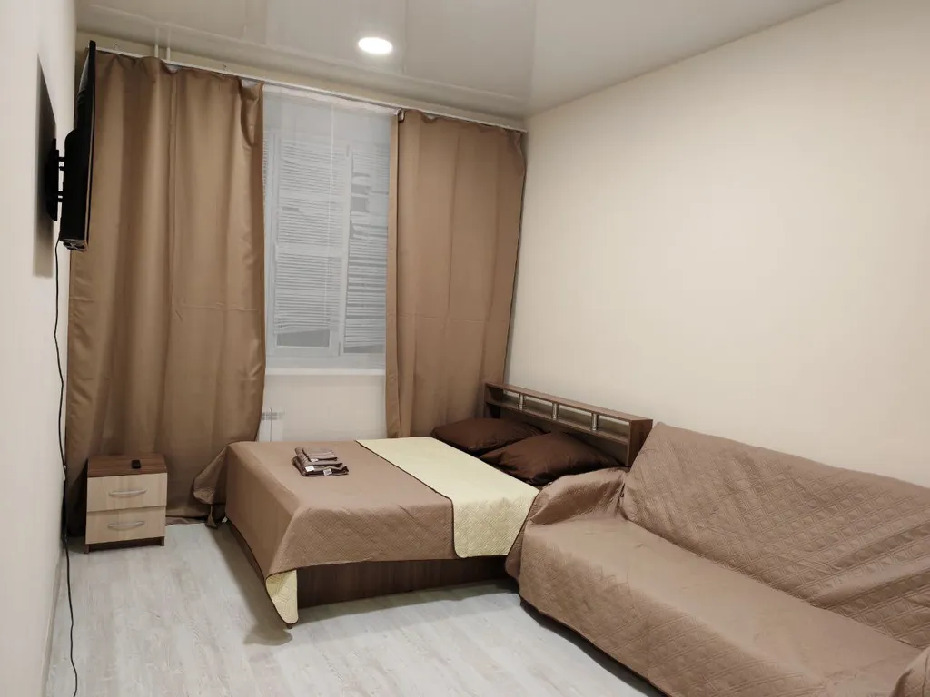 Светлая квартира с большими окнами и высокими потолками