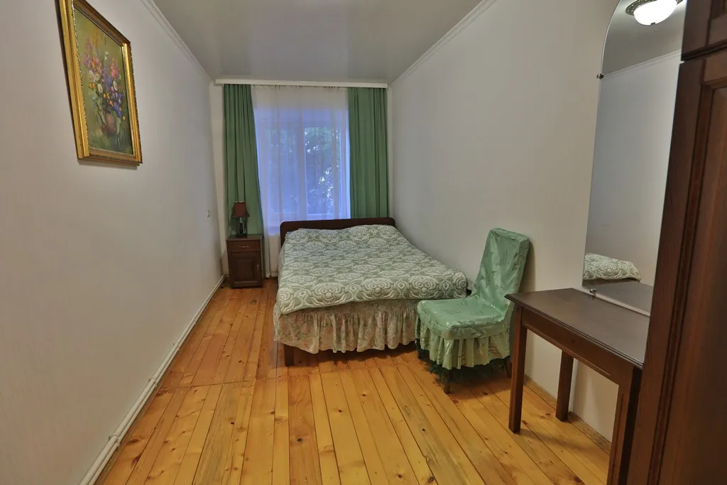 Коттедж Дом 3 спальни, большой двор беседка мангал усадьба Можжевеловый дворик — Айвовое