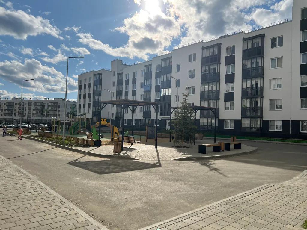 Студия в современном спальном районе