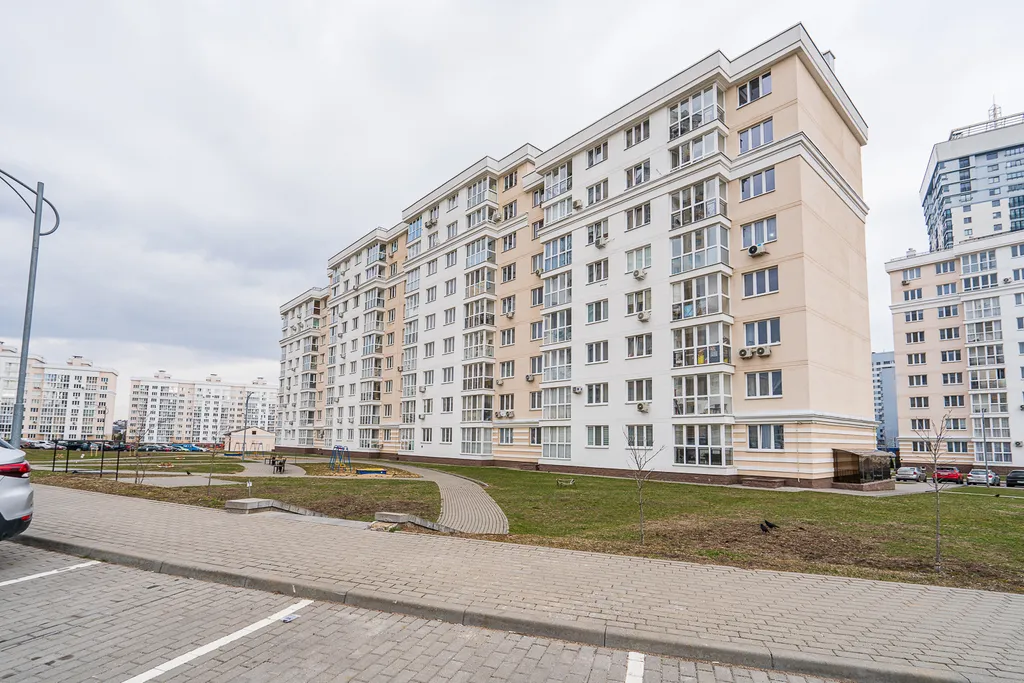 Квартира Квартира Евродвушка с дизайнерским ремонтом и парковкой в районе Лебяжий — Минск