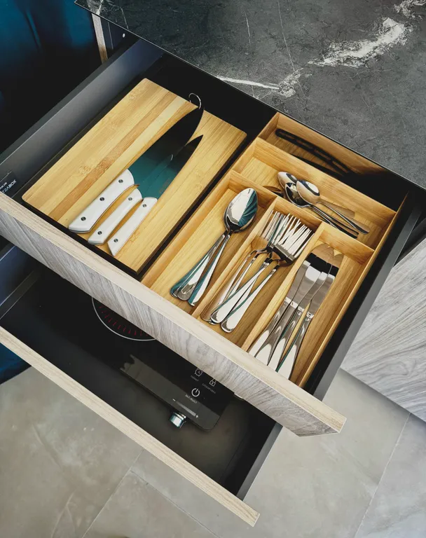 Дом в Абхазии у Черного моря (Му с цветами)