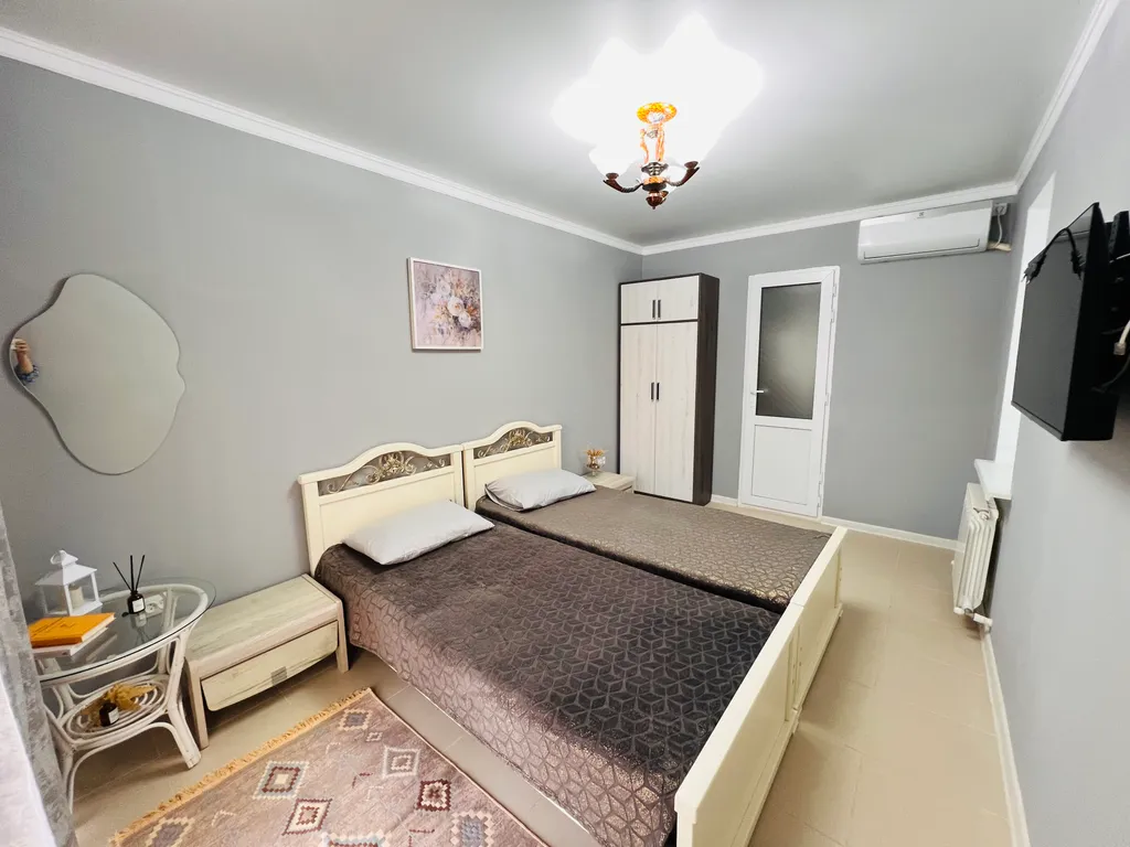 Домик с красивым двором