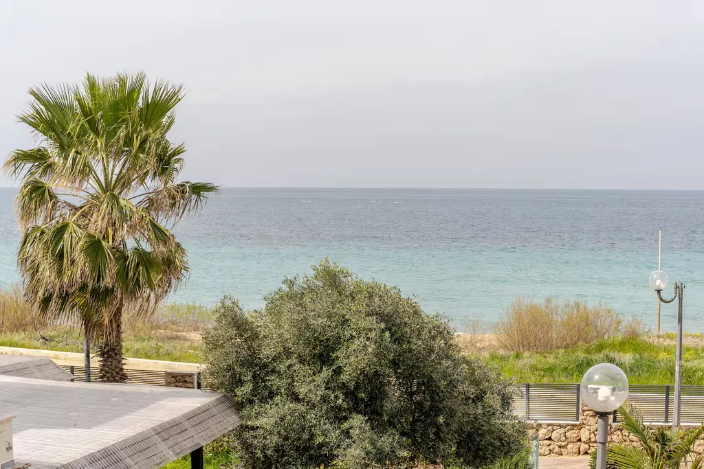 Квартира с балконом с видом на море (Gugel Waves Nahariya)