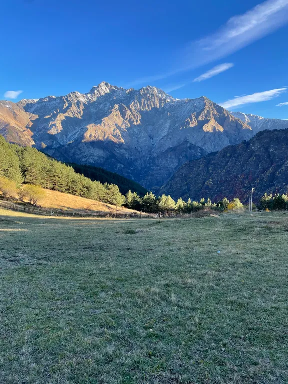 Цей коттеджи с видом на цейские горы