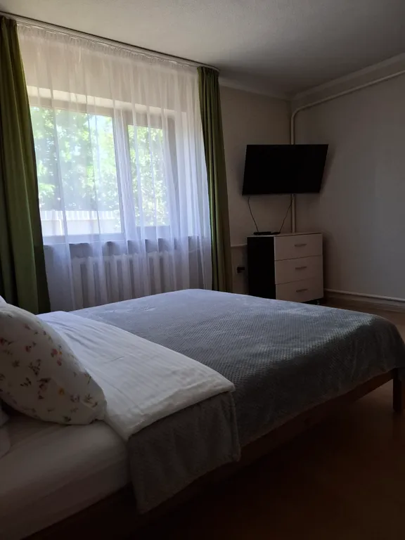 Дом с навесом возле реки