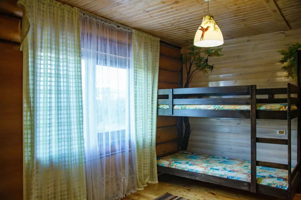 10 местная Тургоякская Изба возле Горнолыжного Центра, свой каток.