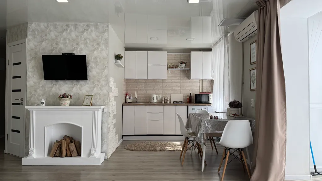 Большая шикарная квартира-студия в центре возле моря