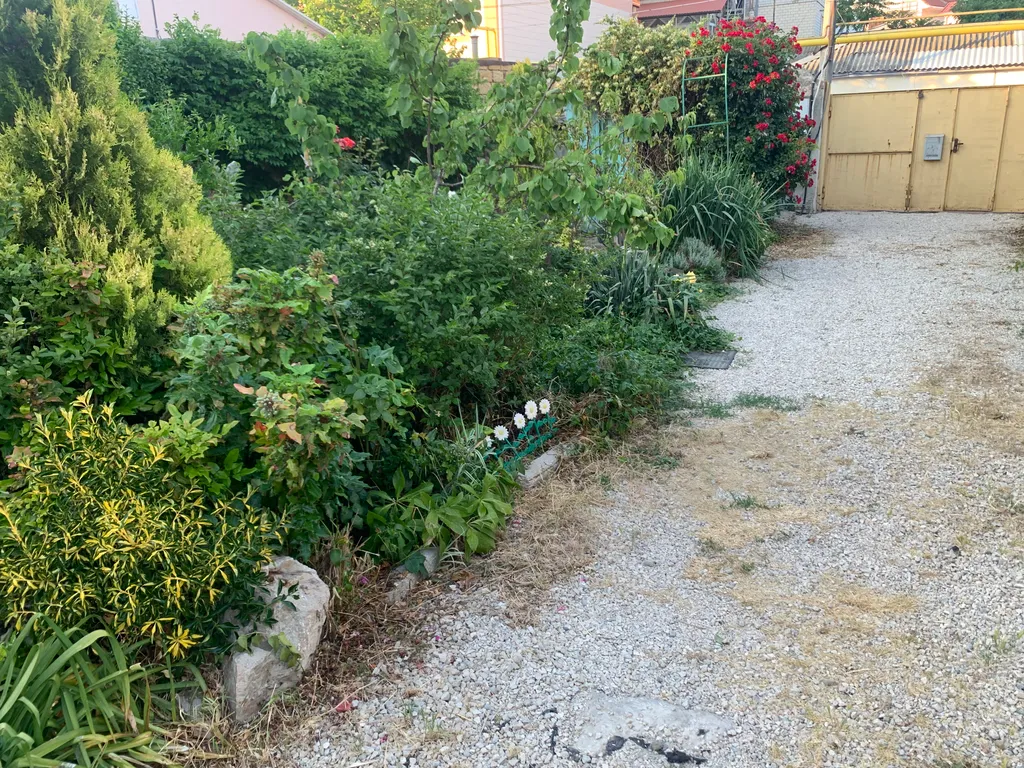 Уютная квартира рядом с морем в частном доме с садом