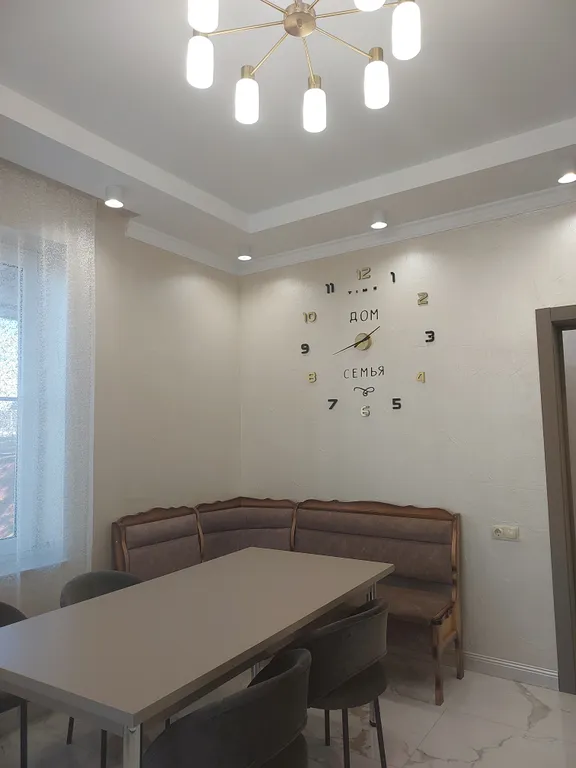 Новый дом в живописной местности ( 5 минут до аэропорта)