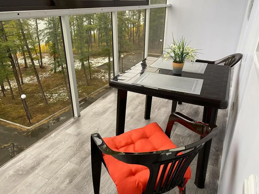 Уютная квартира с видом на озеро Банное и Уральские горы