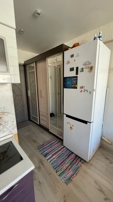 Вид на мост, за мостом центр города