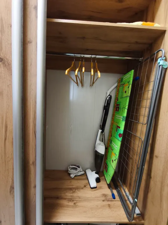 Квартира на берегу озера банное в лесной чаще из лиственниц