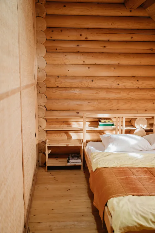 Семейный номер гостевого центра на берегу пруда (прокат снегохода)