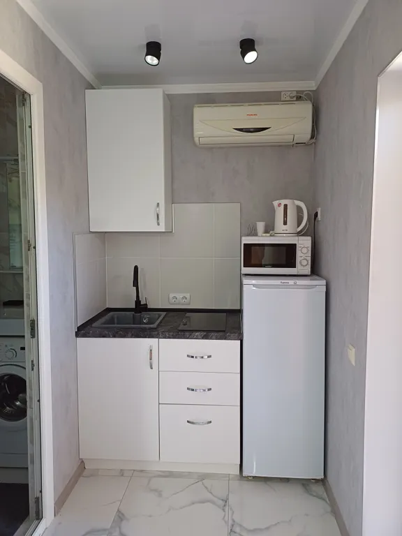 Домик с бассейном