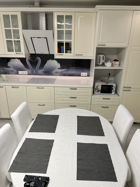 Трехкомнатная квартира на Парнасе