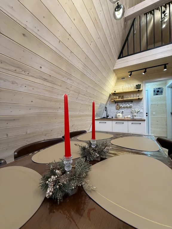 Уютный домик у леса