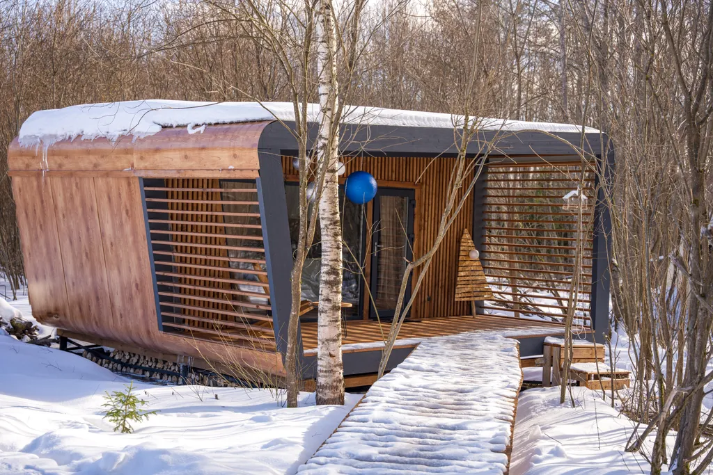 Коттедж Домик в лесу у реки с панорамным остеклением — Сиверский