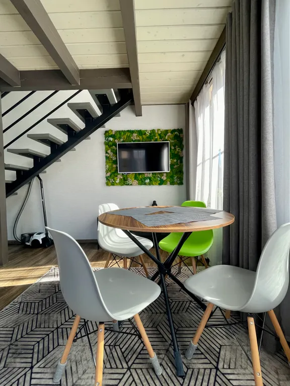 Уютная двухуровневая квартира с видом на горы