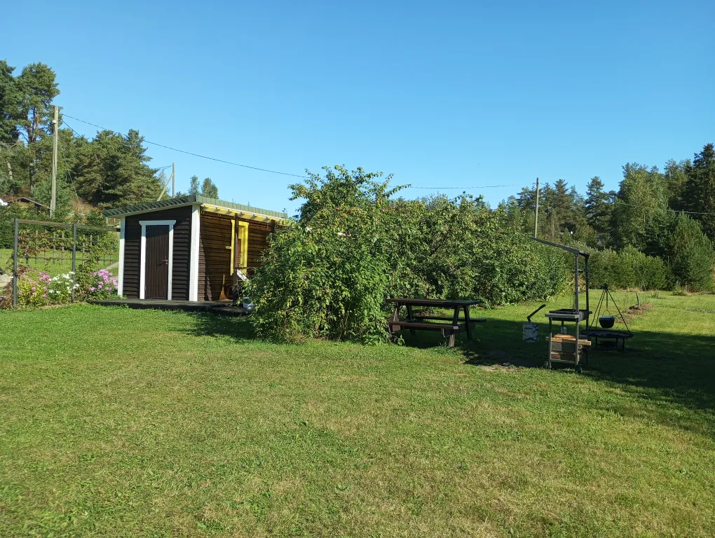 Домик у озера