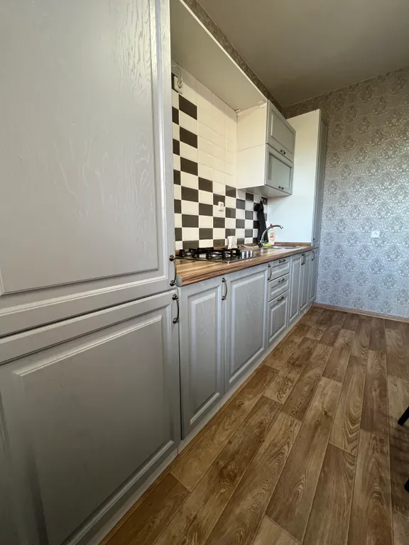 Уютная квартира в новом доме с огороженной территорией, центр города