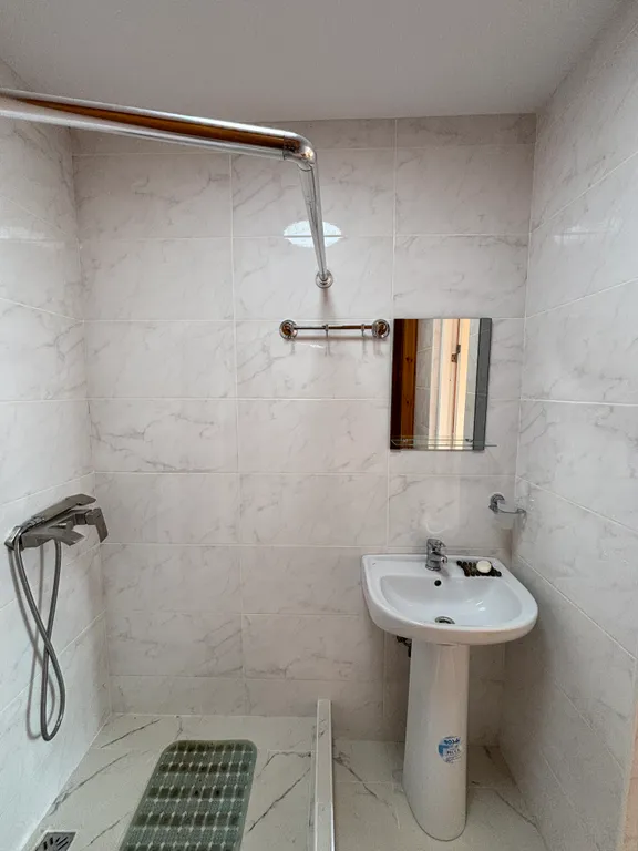 Уютная мансарда с видом на двор и сад