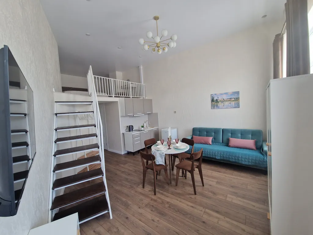 Уютная двухуровневая студия в центре