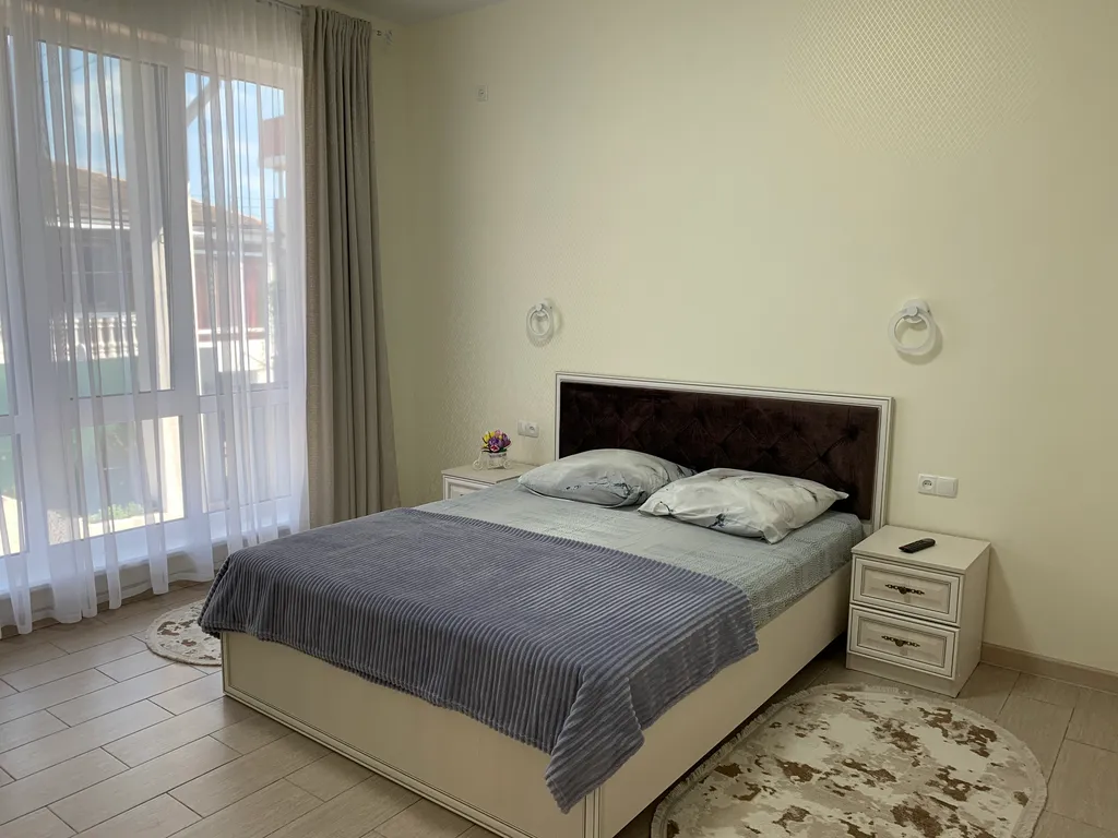 Коттедж Первый этаж двухэтажного дома, с отдельным входом и общим двором — аренда посуточно в Новый Свет