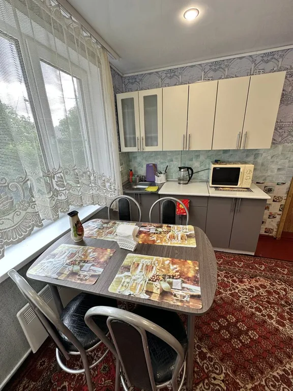 Уютный дом на берегу реки