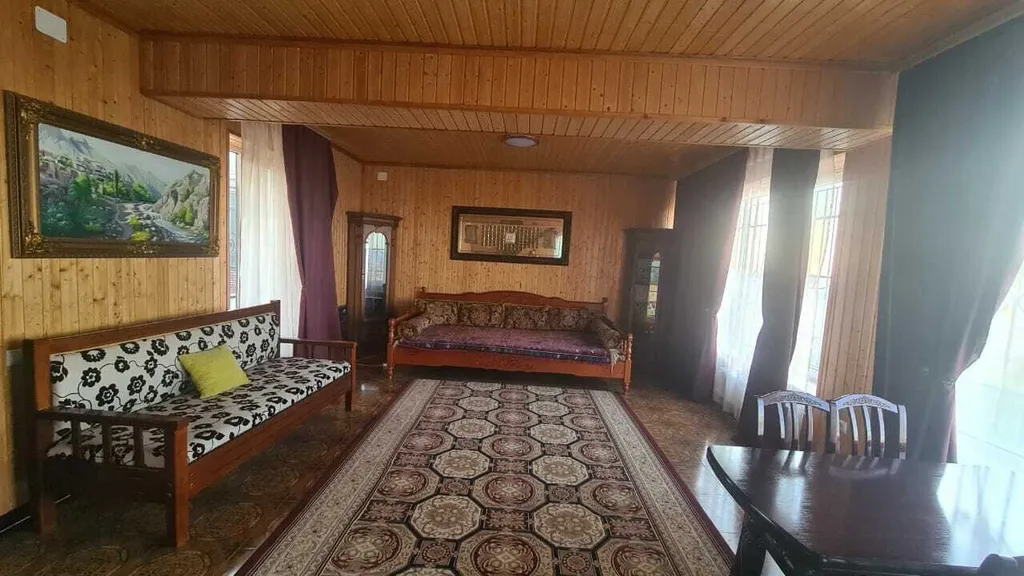 Дом на склоне горы