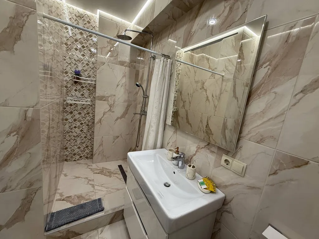 Орхидея – евродвушка у моря с открытым бассейном на территории