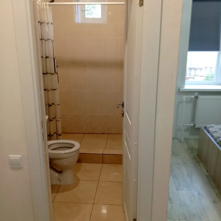 Уютный номер на двоих со своим санузлом рядом с озером