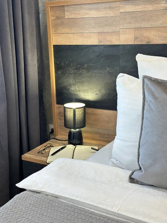 Современная студия с уютным интерьером в центре