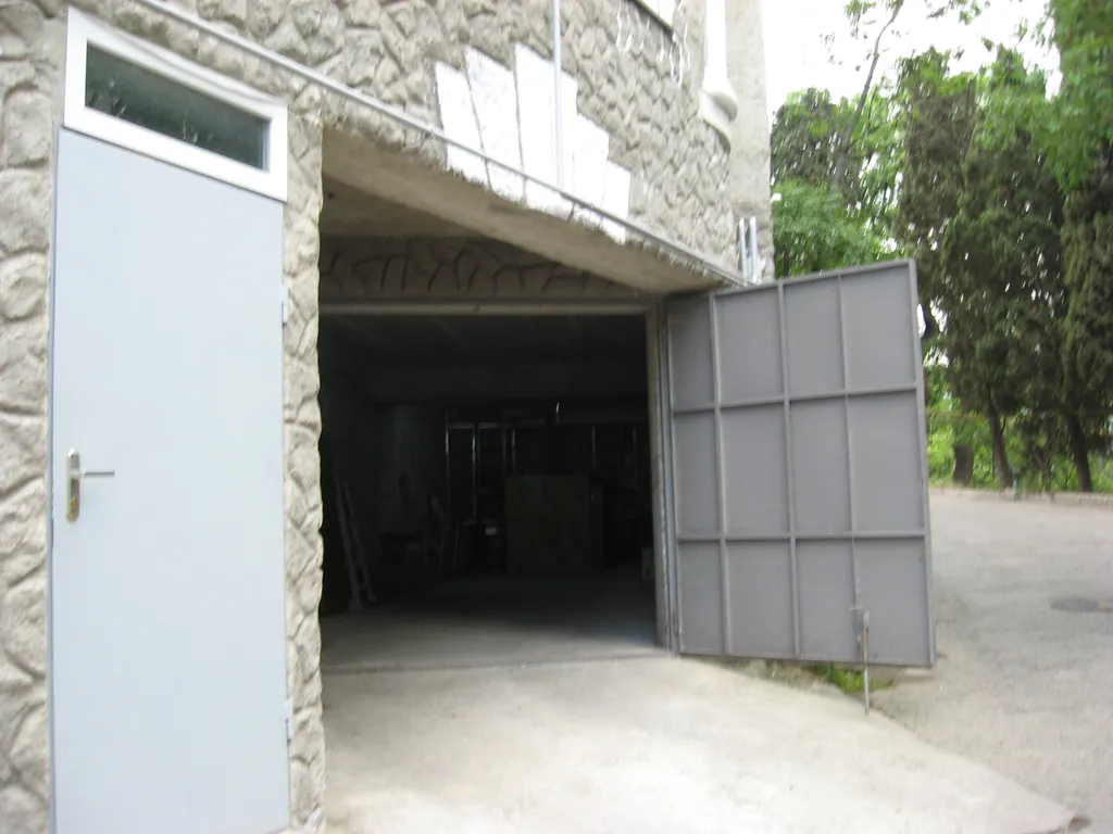 Коттедж Коттедж со своим двориком и гаражом — Ялта