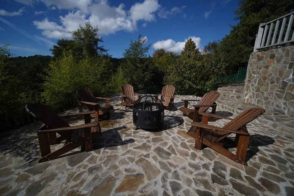 Усадьба с теплым бассейном