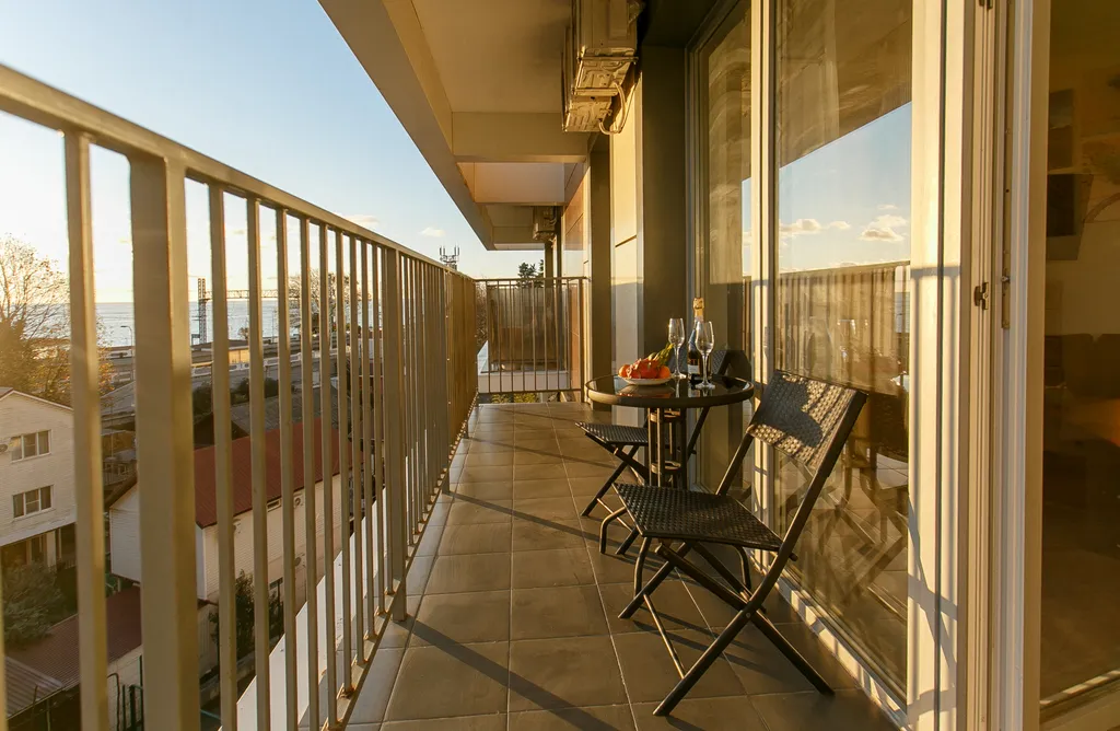 Просторный апартамент с балконами видом на море