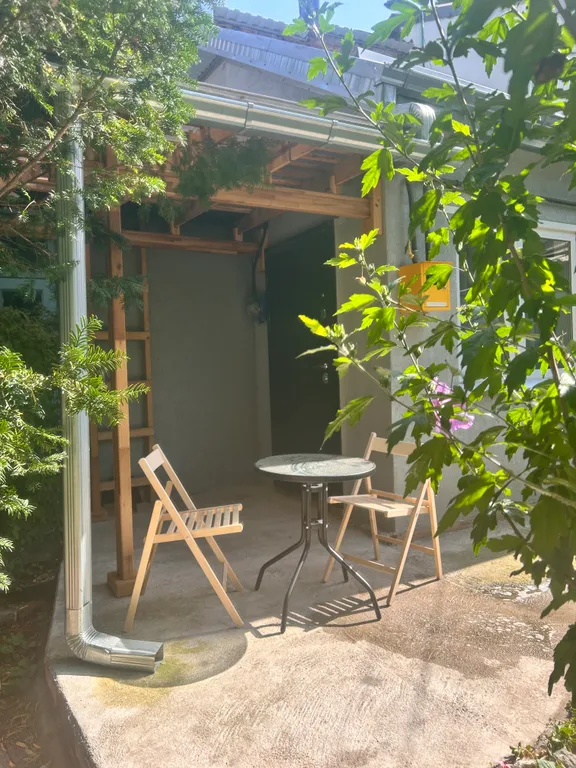 Двухуровневую квартира с авторским ремонтом в самом центре курорта