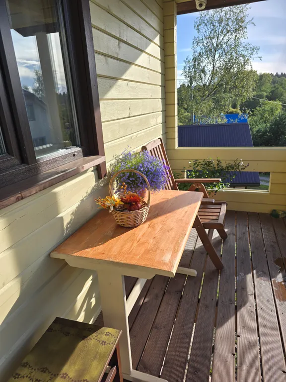 Домик на скале