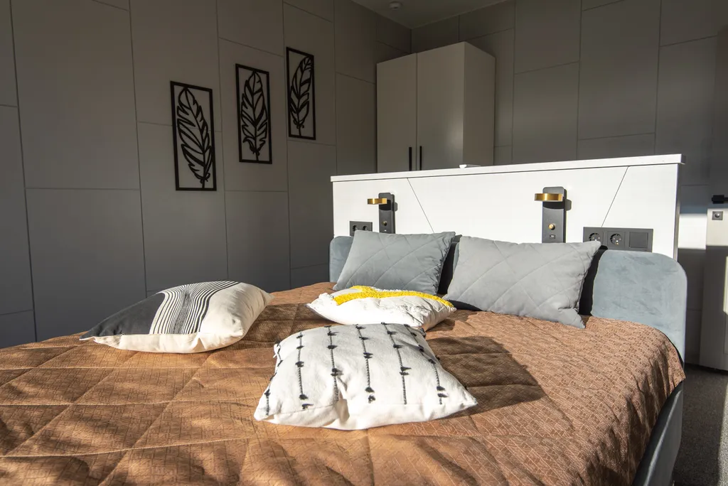 Зеркальный домик с террасой и купелью