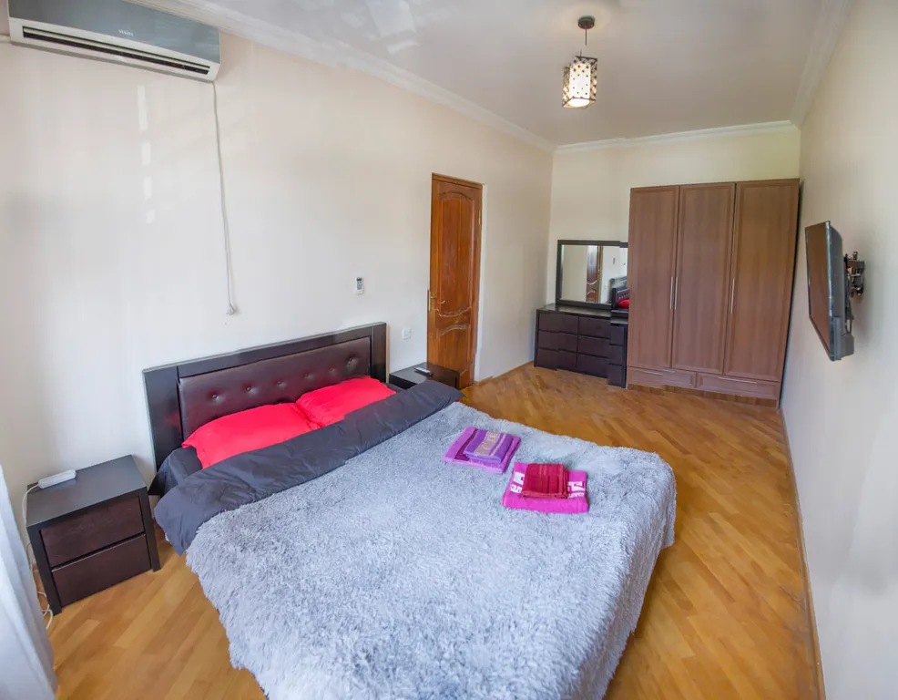 4-комнатная Квартира — аренда посуточно в Тбилиси