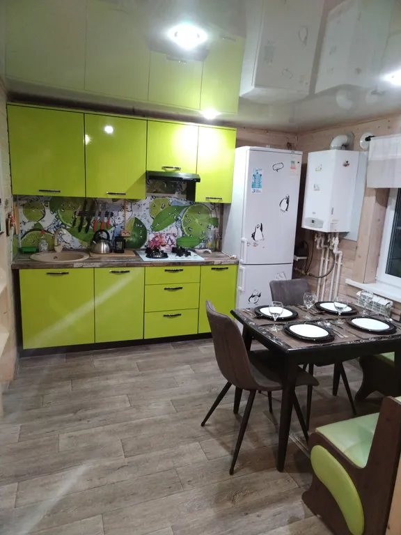 Уютный дом с беседкой в черте города