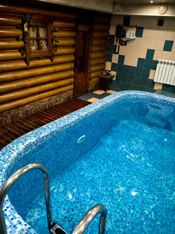 Атмосферный коттедж с дровяной баней и большим бассейном